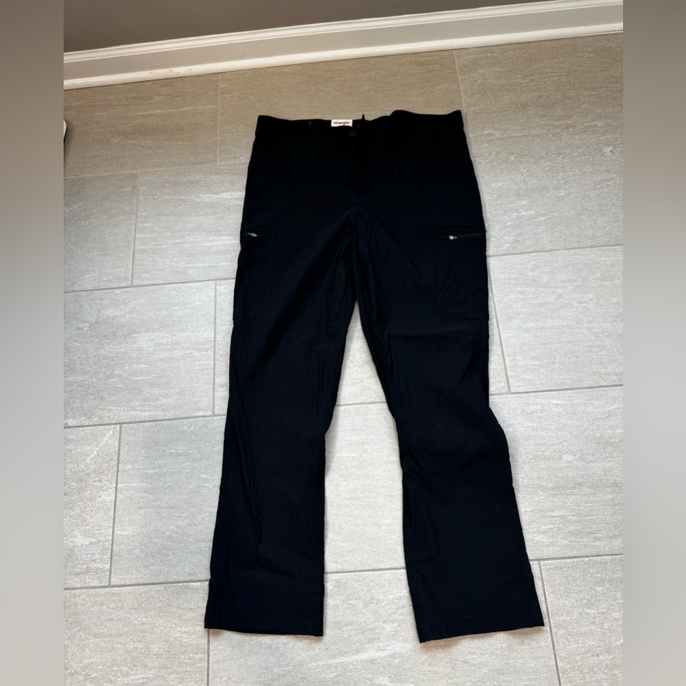 🆕Wrangler Men's Black Tech Pants, 38 x 32